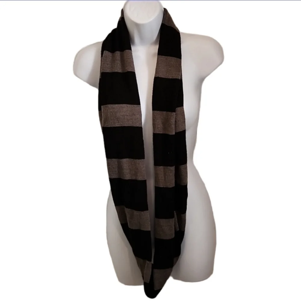 Black and Gray Infiniti Knit Scarf